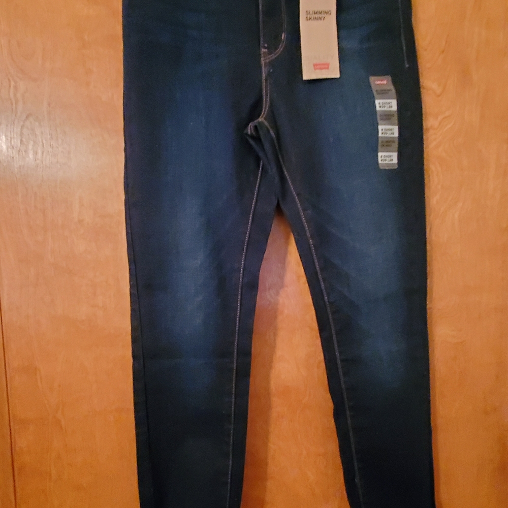 Women's Levis Slimming Skinny Jeans